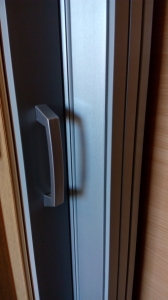 Shrnovací dveře stříbrné - celé prosklené